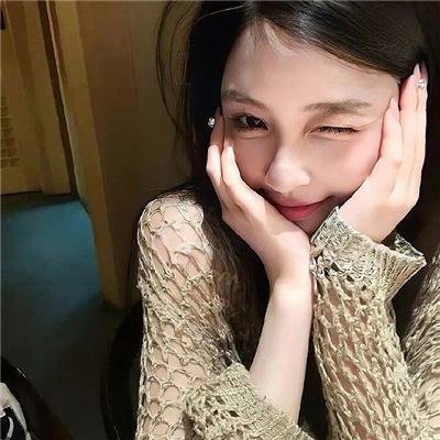 狐狸躲进洞